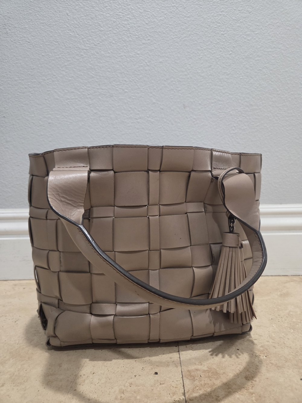 Authentic Michael Kors Vivian Large Woven Leather Tote Bag - Peanut Tan w/ COA - Picture 8 of 16
